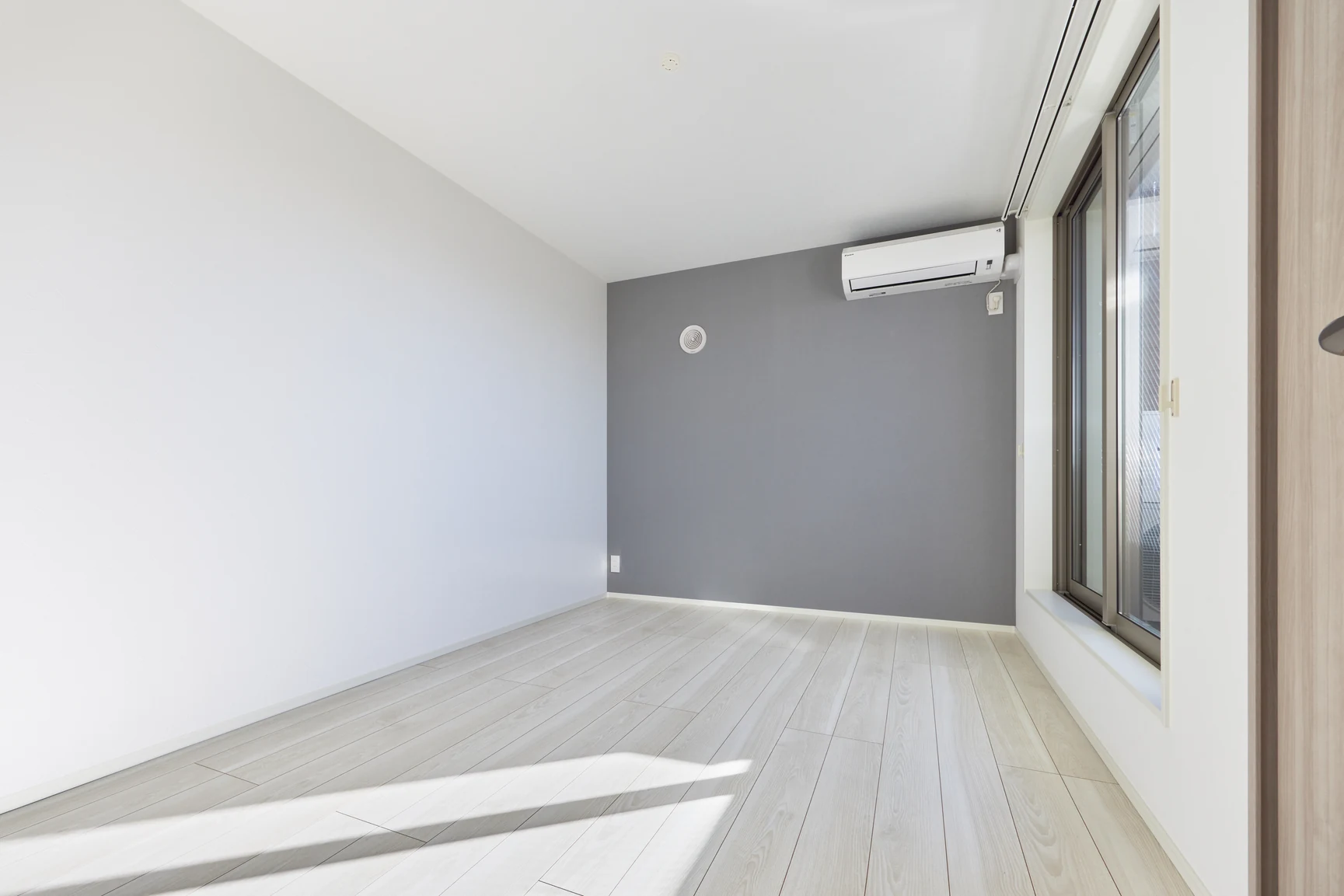 賃貸住宅の明るい居室