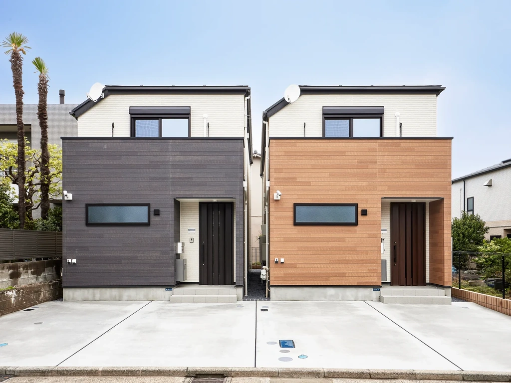 建て替え後の戸建て賃貸2棟の正面外観