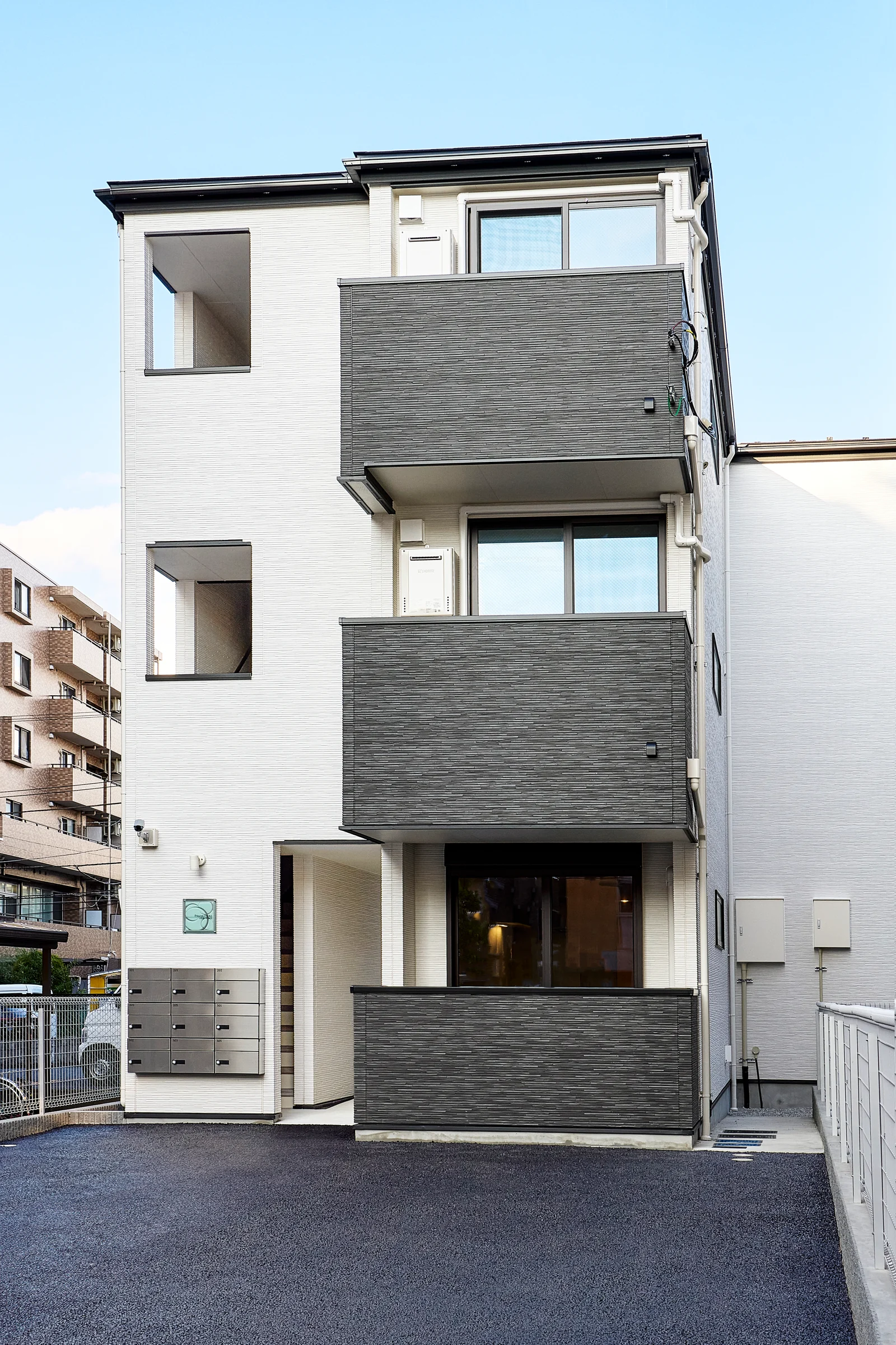 共同住宅の正面外観