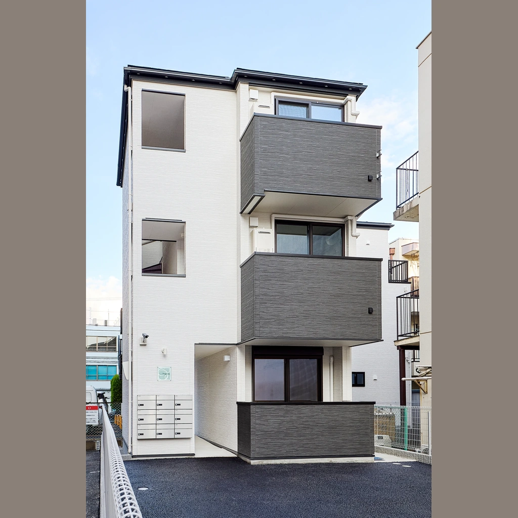 完成後の3階建て共同住宅